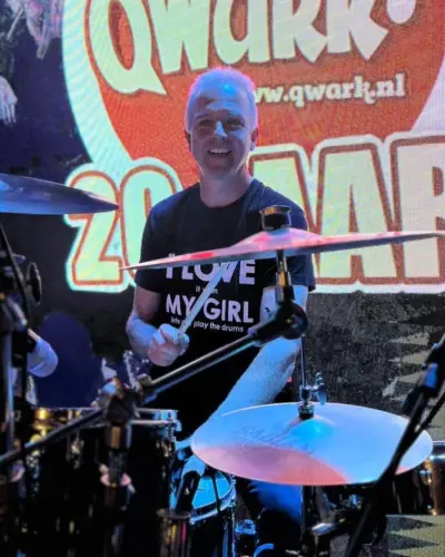 Arjan Steendijk, drums bij QWARK!